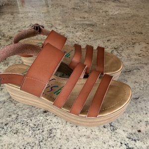 Blowfish Malibu strappy platform sandal size 7